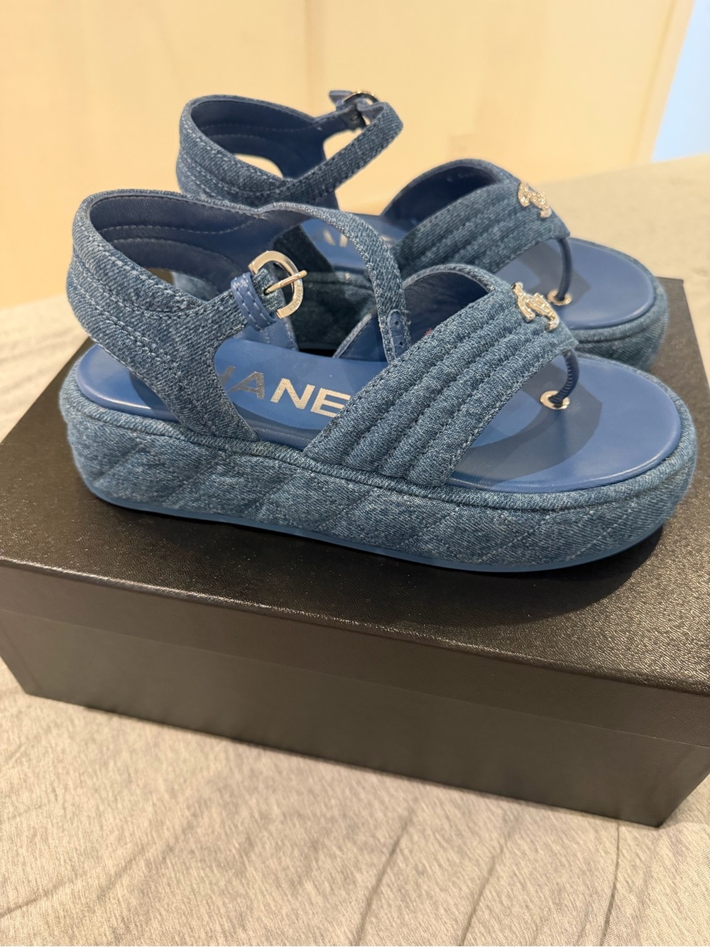 CHANEL 25C Blue Denim Platform Sandals with CC Logo - Picture 2 of 6